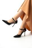 Güllü Shoes Bilekten Tokalı Siyah Rugan Stiletto | Beyaz İnce Topuk | Rahat Kalıp| Sivri Burun Şık Kadın Topuklu