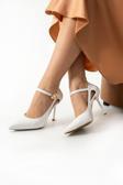 Güllü Shoes Bilekten Tokalı Beyaz Rugan Stiletto | Beyaz İnce Topuk | Rahat Kalıp| Sivri Burun Şık Kadın Topuklu