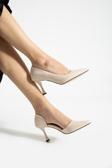 Güllü Shoes Krem Kırışık Parlak Vegan Deri Kare Burun 7 Cm Topuklu Kadın Ayakkabı | Rahat, Şık, Özel Gün Stil