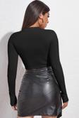 Kadın Siyah Göğüs Dekolteli Uzun Kollu Cut Out Crop Top Bluz