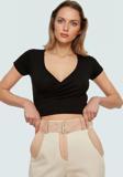 Viskon Süprem Fitted V Yaka Kısa Kollu Crop Bluz Seçkin Malzeme Rahat Kullanım