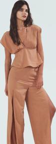 Yazlık Kolsuz Bluz ve Yırtmaçlı Pantolon Takım Dokuma Kumaş Yüksek Kalite Modern Stil