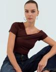 Rahat Pamuklu Örme Bluz Asimetrik Yaka Fitted Kalıp Şık Görünüm Seçkin Malzeme