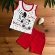 DEDEKTİF KÖPEK BASKLI KOLSUZ TSHIRT ŞORT TAKIM KIRMIZI