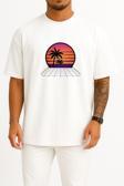 Oversize Synthwave Günbatımı  Palmiyeler – Retro Göğüs Tasarımlı Unisex T-Shirt