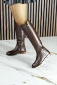 Kahverengi Hakiki Dana Derisi Metal Aksesuarlı Fermuarlı Yuvarlak Burun Kalın Topuklu Çizme