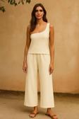 Kadın Beyaz Tek Omuzlu Şık Bluz & Geniş Paça Pantolon İkili Takım