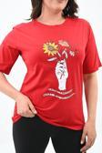 Koza Butik Kadın Büyük Beden Çiçek Tutan El Baskılı T-Shirt 1574-23 Kırmızı XL