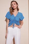 Lela Desenli Önü Büzgülü V Yaka Crop Bayan Bluz 5864486Y4 SAKS