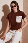 Lela Pamuklu Tek Cepli Regular Fit Bisiklet Yaka Bayan T Shirt 5865818 KAHVE
