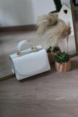 Moom Bag Kadın Beyaz Rugan Oval Kapak Detaylı Askılı Omuz Çantası