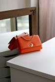 Moom Bag Kadın Turuncu Kilit Detaylı Kutu Omuz Çantası