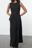 Moda Stil Fitted Bisiklet Yaka Uzun Tesettür Kemerli Önü Detaylı Kolsuz Dokuma Jile Elbise