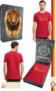 Galatasaray Orijinal Lisanslı Kırmızı Erkek T-Shirt Gs Aslan Baskılı Hediyelik Ahşap Kutulu