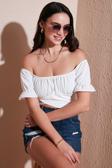 Lela Regular Fit Madonna Yaka Bağlama Detaylı Crop Bayan Bluz 6527017 BEYAZ