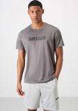 Koyu Gri Polyester Nefes Alan Dokulu İnce Esnek Standart Fit Erkek Performans T-Shirt - 88385