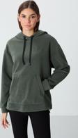 Haki Kalın Yumuşak Dokulu Kapüşonlu Oversize Nakışlı Polar Kadın Sweatshirt - 97292