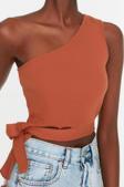 Moda Asimetrik Yaka Örme Slim Düz Desen Casual Günlük Crop Kolsuz Bluz