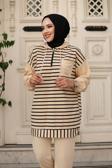 Sfg Life Moda Kadın Tesettür Giyim Kapüşonlu Ve Önü Yarım Fermuarlı Çizgili 2 İplik Pantalon İle Tunik Takım Vizon 2XL
