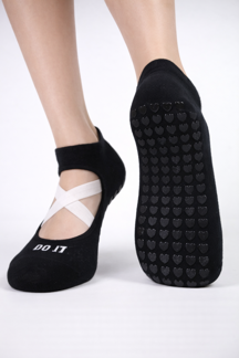 Carnaval Socks Siyah Renkli Pilates & Yoga Silikonlu Kazymaz Tabanlı Patik Çorap - Image 1
