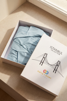 Erkek İstanbul Serisi Boğaz Köprüsü Desenli Premium Kutulu Pijama Takımı Mavi - Image 1
