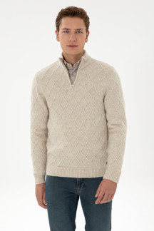 U.S. Polo Assn. Erkek Regular Fit Yarım Fermuarlı Desenli Taş Kazak - Image 1