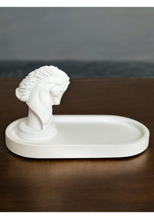 ArtnestbyAysun At Heykeli ve Oval Sunumluk Seti, Beyaz Renk Yüksek Kaliteli Malzeme Minimalist At Heykeli ile El Yapımı Oval Sunumluk, Ev Dekoru, Masa Dekoru, Öğretmenler Günü - Image 1