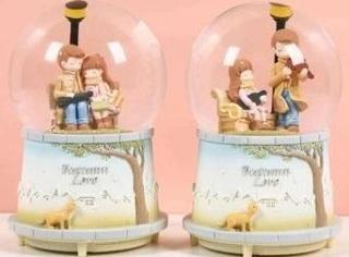 Sonbahar Sevgili Kar Küresi Orta Boy