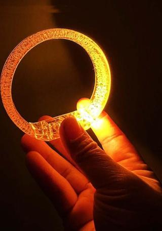 Büro Ev Ofis Etkinik Süsleri için 1,5CM Geniş Turuncu Pilli Led Işık Baskı Yapılır Bileklik