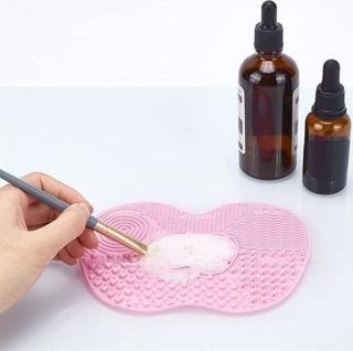 Pratik Kolay Makyaj Fırçası Temizleme Matı Aparatı Aleti