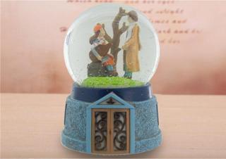 Coverzone Işıklı Müzikli Kar Püskürtmeli Büyük Boy Pilli Kar Küresi 16x32 No-56