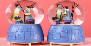 IŞIKLI MÜZIKLI KAR KÜRESI ORTA BOY