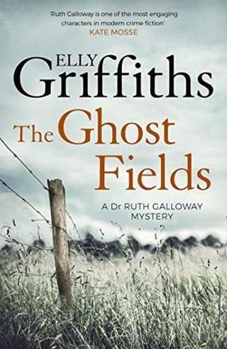 Ghost Fields (Dr Ruth Galloway Mysteries) - Kolektif  - Quercus