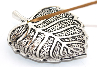 Metal Yaprak Tasarımlı Tütsülük Model 2