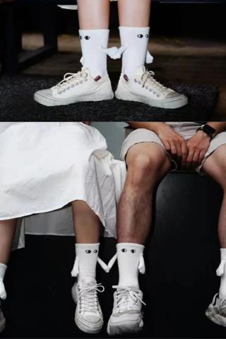 Kral Socks Kadın - Erkek Beyaz Mıknatıslı El Ele Tutuşan Çorap (1 Adet) Arkadaşlık Tenis Spor Çorabı