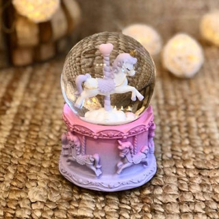 Pilli Işıklı Müzikli Kar Küresi–At Figürlü Eğlenceli Masaüstü Biblo, LED Aydınlatmalı 