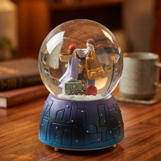 Pilli Işıklı Müzikli Kar Küresi–Valizli Sevgili Çift Figürlü Eğlenceli Masaüstü Biblo, 