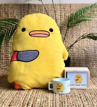 Cahille Sohbeti Kesen Civciv Tasarımlı Kutulu Kupa Ve Yastık Set