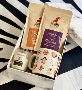 Girl Gang Tasarımlı Kupa Kokulu Cam Mum Sıcak Çikolata Ve Sahlep Kadınlara Özel Hediye Seti