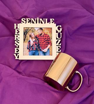 Herşey Seninle Güzel Fotoğraf Standlı Mdf Gold Çerçeve Ve Gold Kupa Set