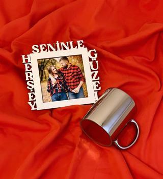Herşey Seninle Güzel Fotoğraf Standlı Mdf Gümüş Çerçeve Ve Gümüş Kupa Set