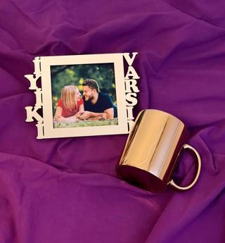 İyiki Varsın Fotoğraf Standlı Mdf Gold Çerçeve Ve Gold Kupa Set