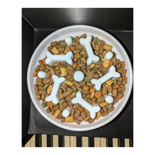 Alvera Kemik Figürlü Yavaş Beslenme Kabı – Köpek/kedi Mama Kabı (Beyaz)