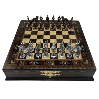 GiftHome Premium Orta Boy Metal TRUVA & SPARTA Satranç Takımı  ve Sandıklı Masif Ahşap Satranç Tahtası (28x28x5,5 cm.)