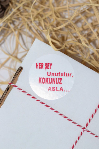 Butiksosyetik Herşey Unutulur Kokunuz Asla Beyaz 50 Mm Yuvarlak Yapışkanlı Sticker Etiket 100 Adet