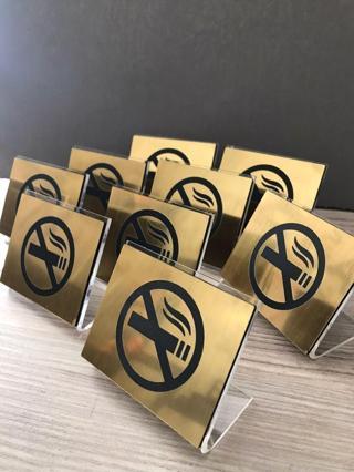 Yönline Masaüstü Sigara Içilmez Uyarı Levhası