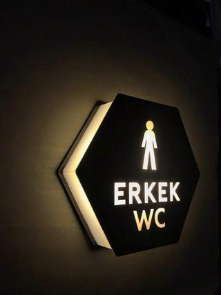 Yönline Honeycomb Serisi Işıklı Erkek Wc Yönlendirme Tabelası