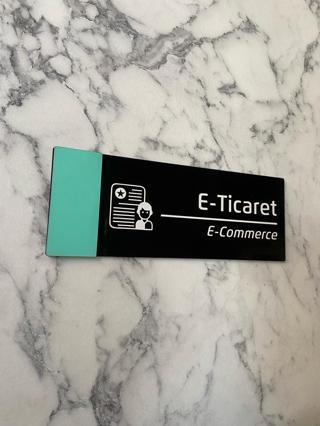 Yönline Klasik Seri Nil Yeşili (E-Ticaret) Kapı İsimliği
