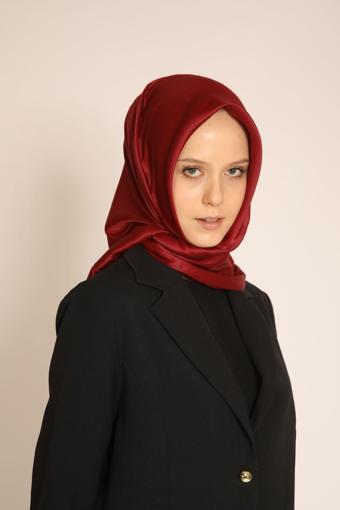Akel Kırmızı Düz Kristal Eşarp – Işıltılı Dokusu ile Şık ve Modern Kombinler İçin Uygun