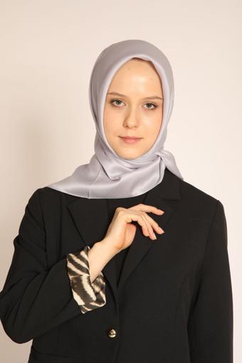 Akel Açık Lila Düz Kristal Eşarp – Hafif Parlak Dokulu, Tok ve Kaymaz Tesettür Eşarp